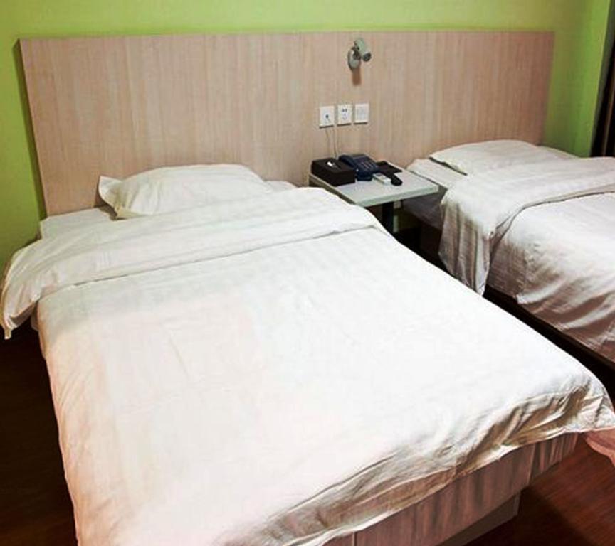 Hotel Hi Caoyang Road Metro Station 2*