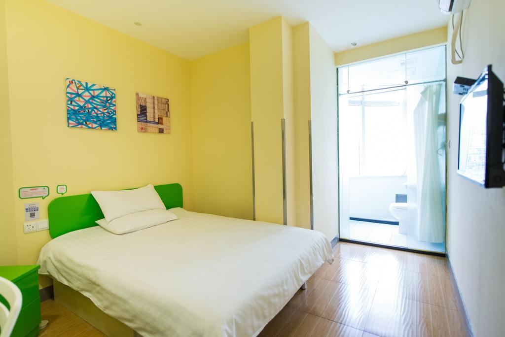 Hi Caoyang Road Metro Station Hotel